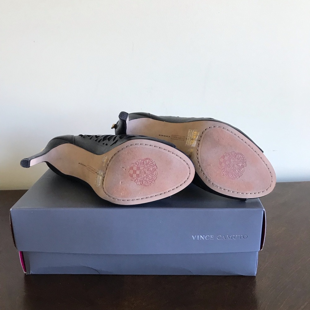 Heels - Picture 4 of 4